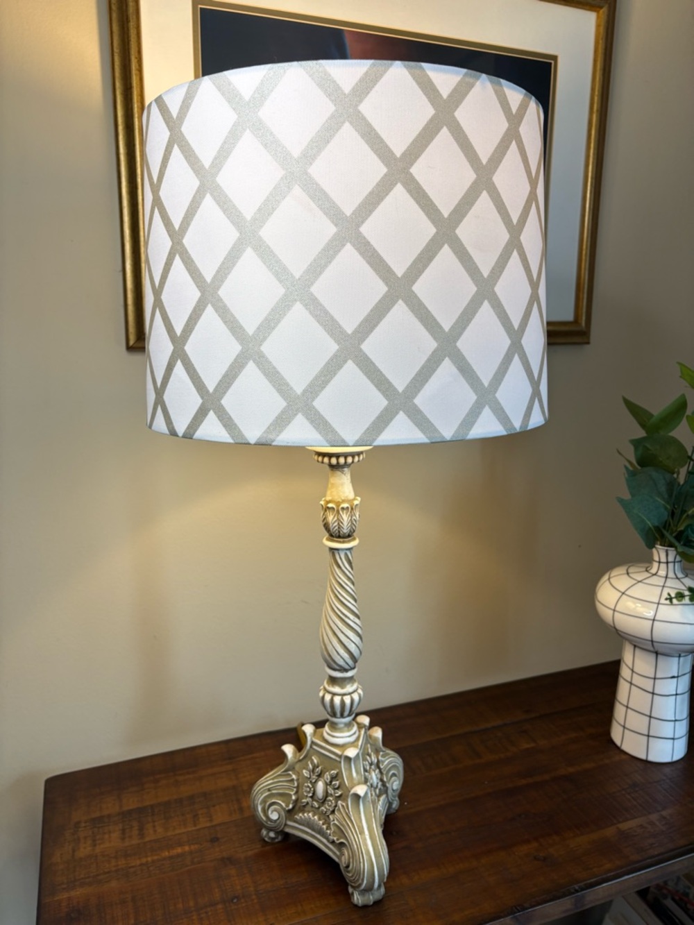 Vintage - Style Table Lamp With a Distressed White Finish/ Lattice Drum Shade - Picture 8 of 15